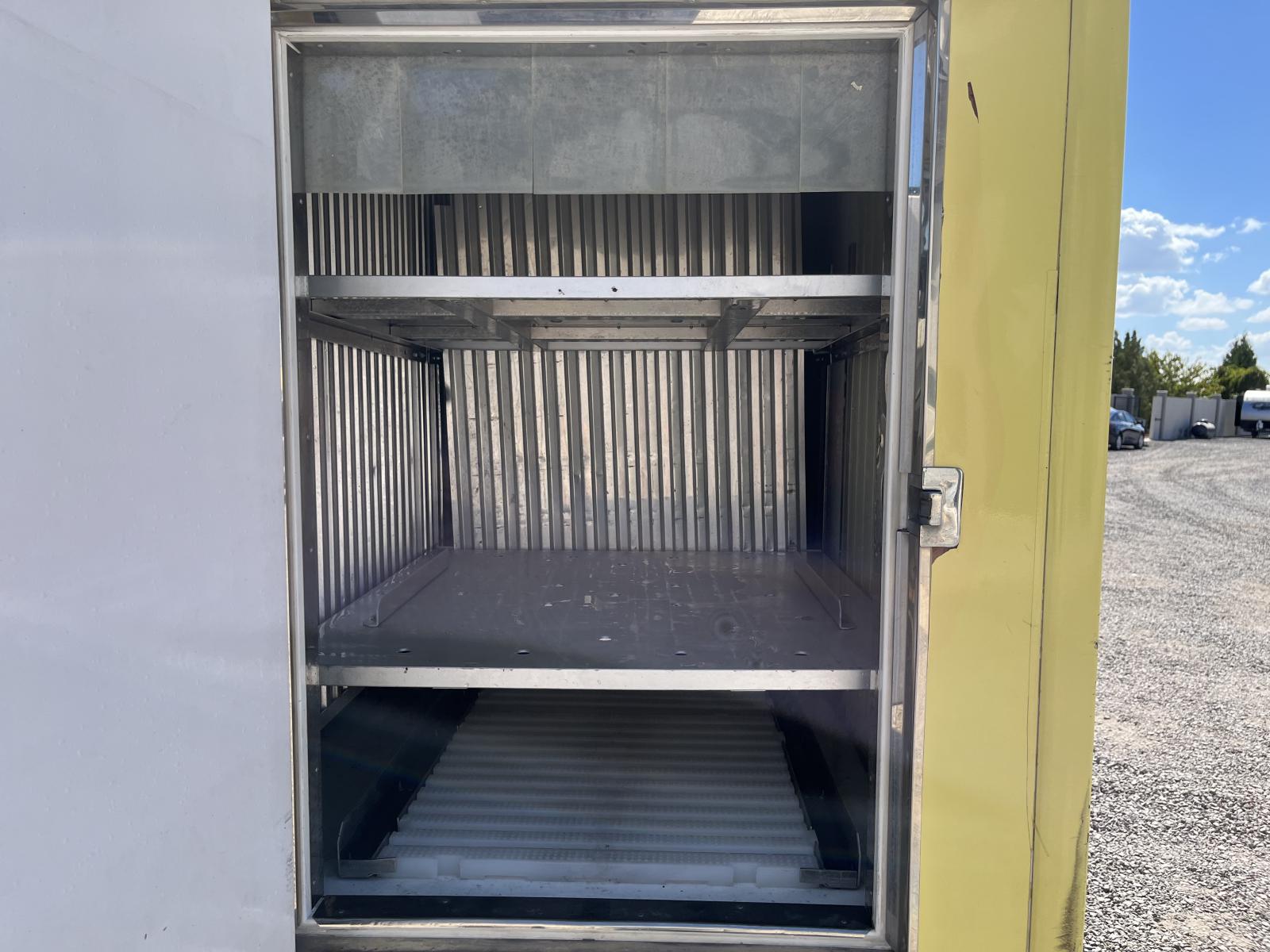 CAMIONETA CON CAJA REFRIJERADA COLDCAR